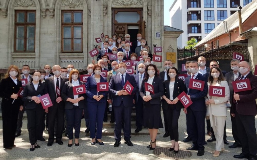 Se caută PREȘEDINTE pentru un partid: „Orice membru poate să se înscrie în cursa pentru șefia Platformei DA”